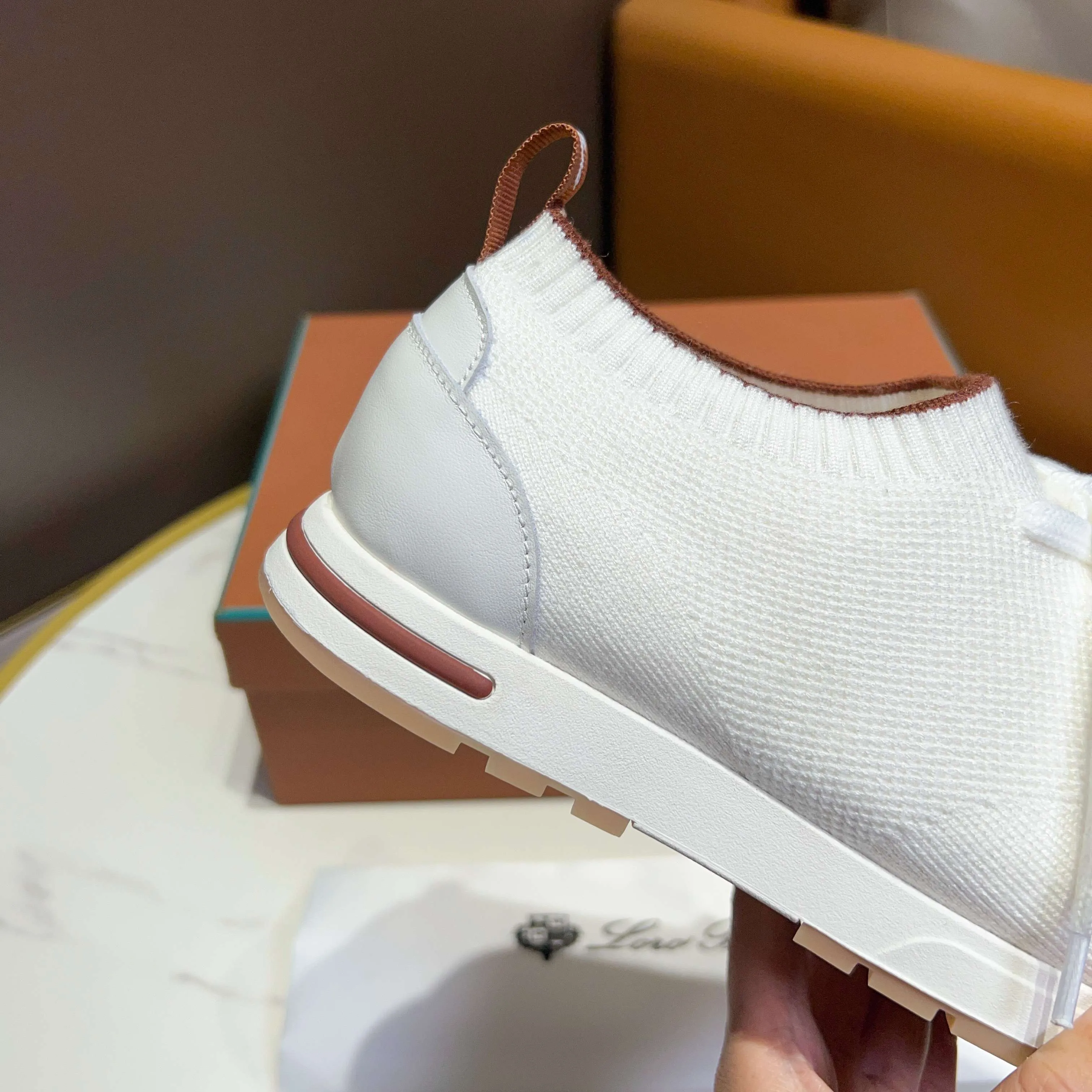 Factory price 400💰 (Loro men's shoes💰iana) New moccasin shoes official website original 1:1 mold opening, original quality💯Fine workmanship, high-end luxury☘The upper is made of original waterproof treated breathable fly-woven suede🌴Luxury🐂Leather lining🍓Rubber wear-resistant and non-slip outsole, size 38-44 (size 45 can be customized)